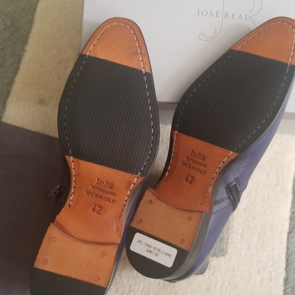 SHOES - Picture 4 of 4
